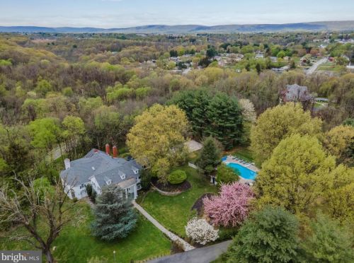 1485 Fairmont Dr, Harrisburg PA  17111 exterior