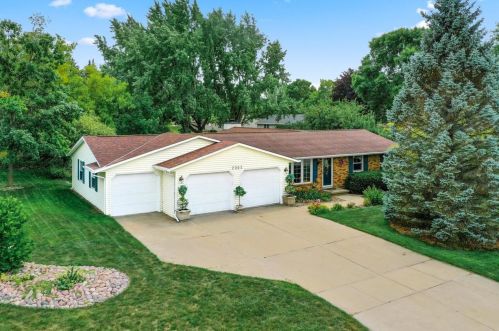 2205 Lucerne Cir, Green Bay, WI 54311-6621