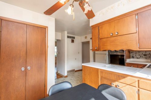 4124 89, Milwaukee WI 53228-2210 exterior