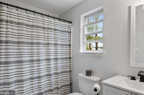 68 Crestmont Dr, West Deptford NJ  08051-2161 exterior