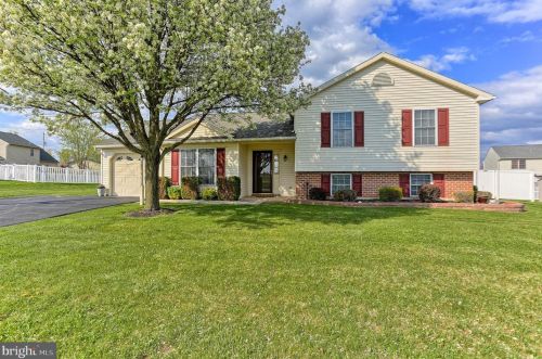 355 Chestnut St, Mount Wolf, PA 17347-9560
