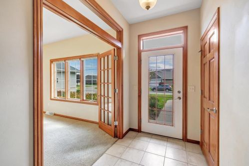 2044 Wisteria Cir, Green Bay, WI 54313-3271