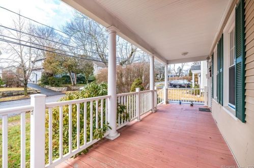 49 Edgewood Ave, Stamford CT  06907-2610 exterior