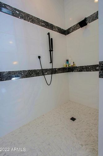 4226 42nd St, Phoenix AZ  85018-4208 exterior