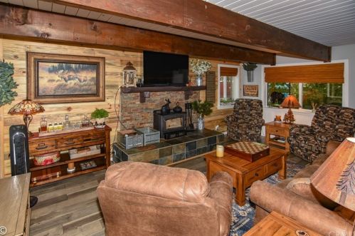 1063 H Ln, Big Bear City CA  92314-9693 exterior