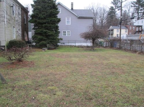 41 Leonard St, Waterbury, CT 06708-3516