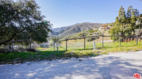 40321 Calle Rosalito, Santa Clarita CA  91390-1088 exterior