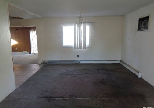 23 Peach St, Central Islip, NY 11722-4316