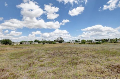 13755 Flora Pl, Delray Beach FL  33484-1658 exterior
