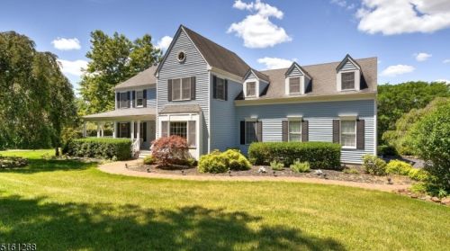 13 Buchannan Way, Flemington NJ  08822-3205 exterior