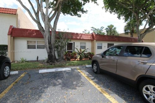 417 Lake Dora Dr, West Palm Beach, FL 33411-2370