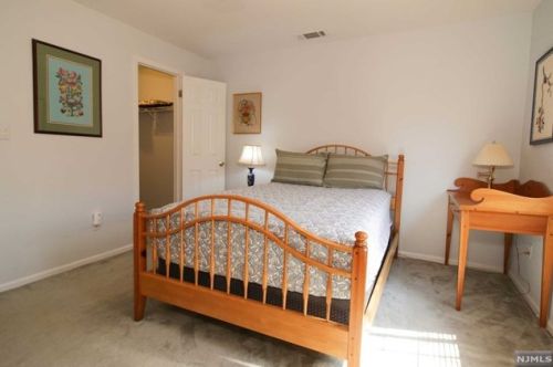 2904 Mark Twain Way, Mahwah NJ  07430-3429 exterior