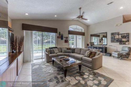 7948 Lando Ave, Boynton Beach, FL 33437-6359