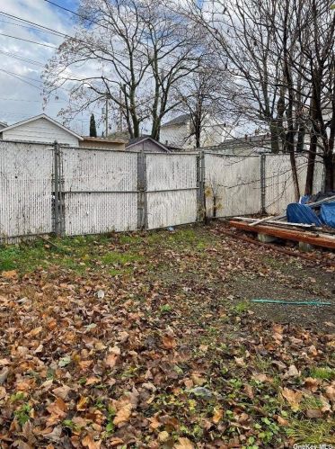 1320 Harding Park, Bronx, NY 10473-2304