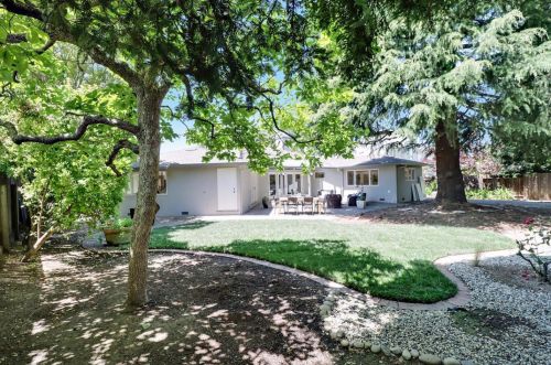 1061 Russell Ave, Los Altos, CA 94024-5064