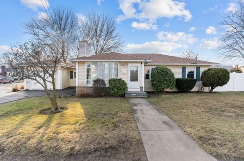 512 Killingly St, Providence, RI 02919-5213