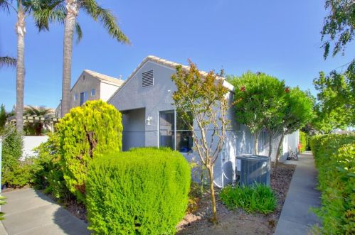 9213 Laguna Way, Elk Grove, CA 95758-4560