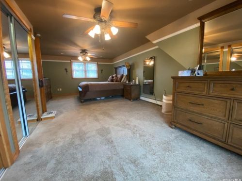 172 Hamilton Ave, North Lindenhurst NY  11757-4121 exterior