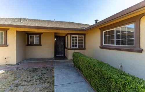 951 Apple Ct, Hollister, CA 95023-4101