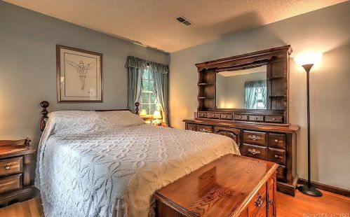 22 Harvest Ln, Milford CT  06461-1705 exterior