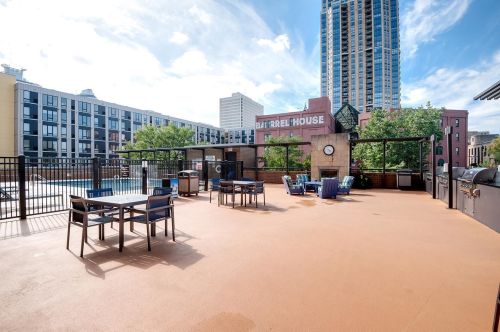 401 1st St, Minneapolis MN 55401-2518 exterior