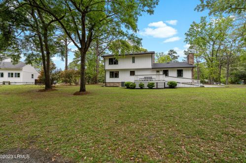 37 Royal Pines Blvd, Beaufort SC  29907-1921 exterior