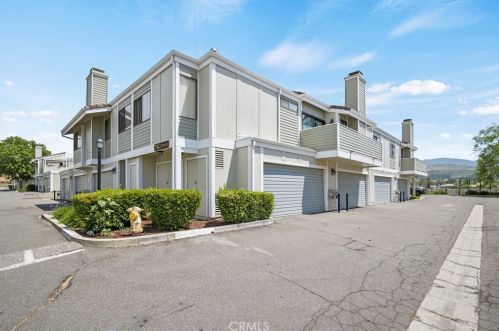 27063 Crossglade Ave, Santa Clarita CA  91351-4104 exterior