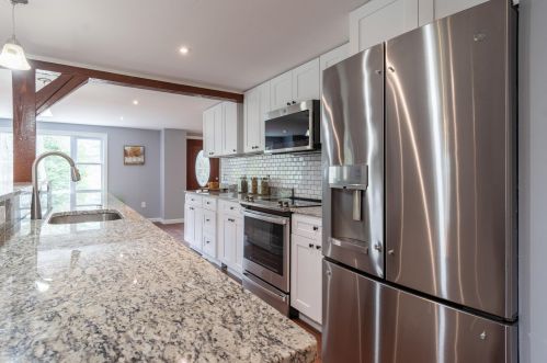 2 Butterfield Ln, Stratham NH  03885-2344 exterior