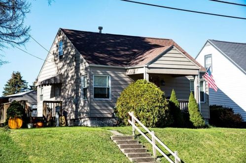 2105 Delaware Ave, New Castle, PA 16105-2207