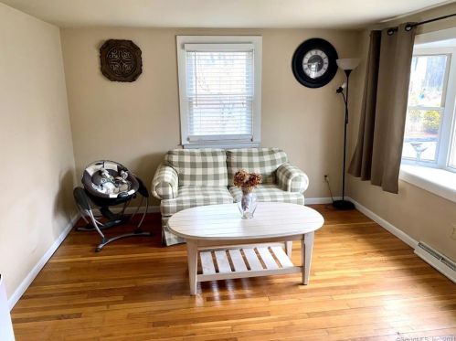 4 Poulin Dr, Putnam CT  06260-1010 exterior