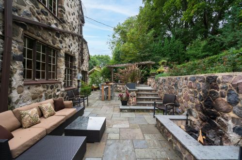 6578 Washington Cir, Milwaukee WI 53213-2460 exterior