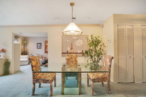 39 Cambridge Dr, Copiague, NY 11726-3230