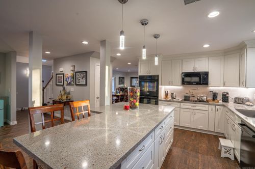 8530 Harwell Dr, San Diego CA  92119-1917 exterior