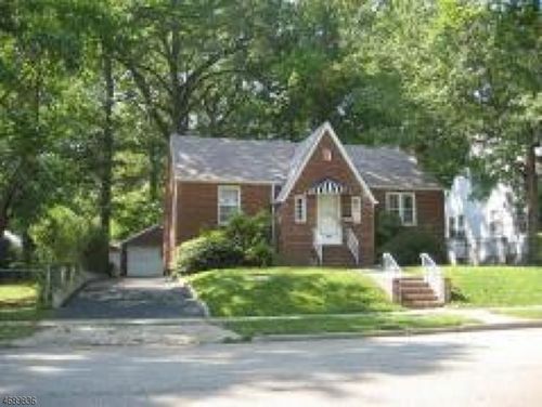 626 Harrison Ave, Roselle, NJ 07203-2246