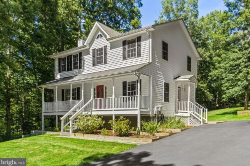 8819 Clinton Dr, Nokesville VA  20181-3205 exterior