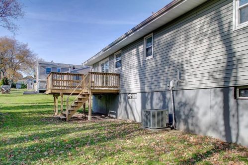 121 Fir Ave, Tiverton RI  02878-1640 exterior