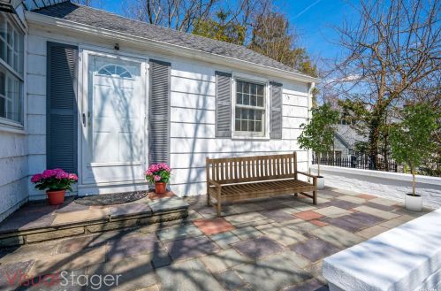 83 Fairview Ave, Great Neck, NY 11023-1350