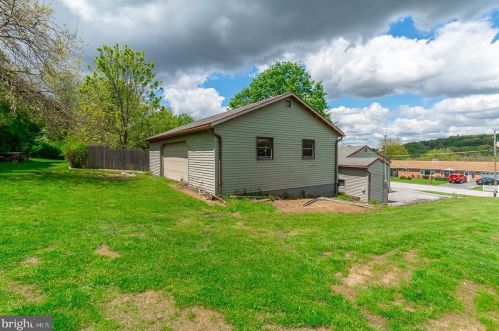 210 Howard St, Red Lion PA  17356-1313 exterior
