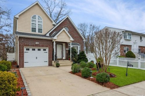 114 Prospect St, Roosevelt, NY 11575-2325