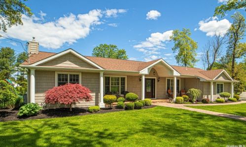 2 Hobart Ct, Huntington Station, NY 11746-4867