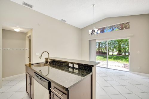 2728 177th Ave, Hollywood FL  33029-5142 exterior