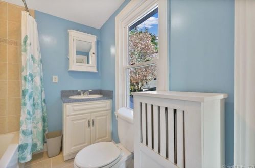 22 Tunxis St, Farmington CT  06032-2814 exterior