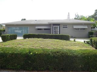 7687 Barry Ct, Largo, FL 33772-4926