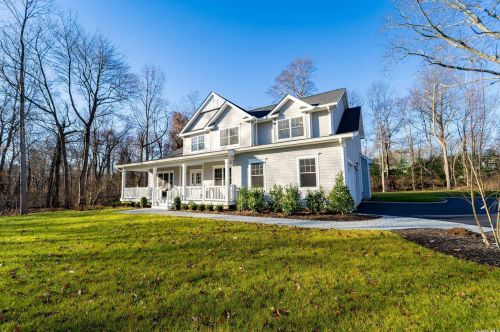 74 Winkle Point Dr, Northport, NY 11768-1155