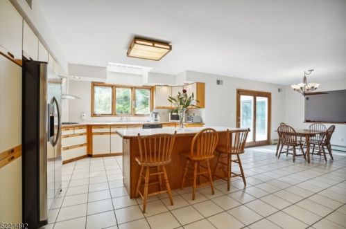 1095 Mayflower Ct, Martinsville, NJ 08836-2326