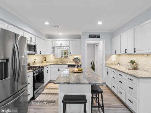 14359 Springbrook Ct, Woodbridge VA  22193-3401 exterior