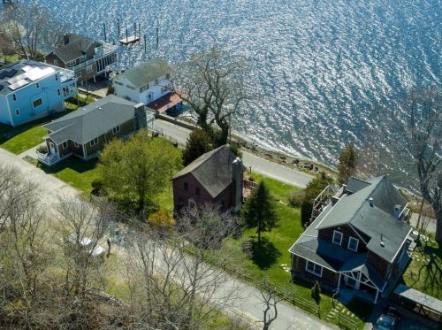 308 Riverside Dr, Tiverton, RI 02878-4206