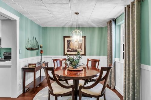 701 Camelot Dr, Pittsburgh PA  15237-4979 exterior