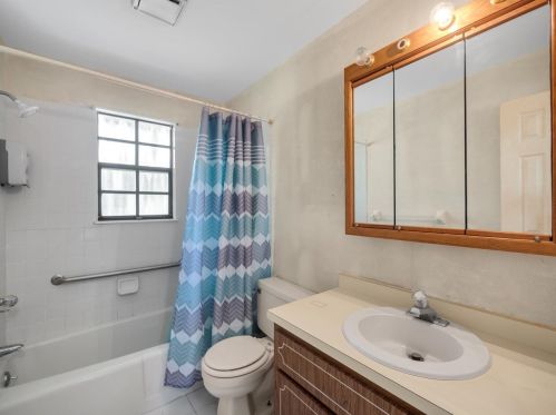 545 11 Ave, Vero Beach FL 32960-3707 exterior