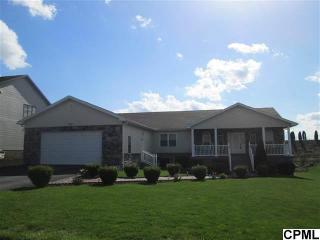 833 Wellington Dr, Carlisle, PA 17013-3565